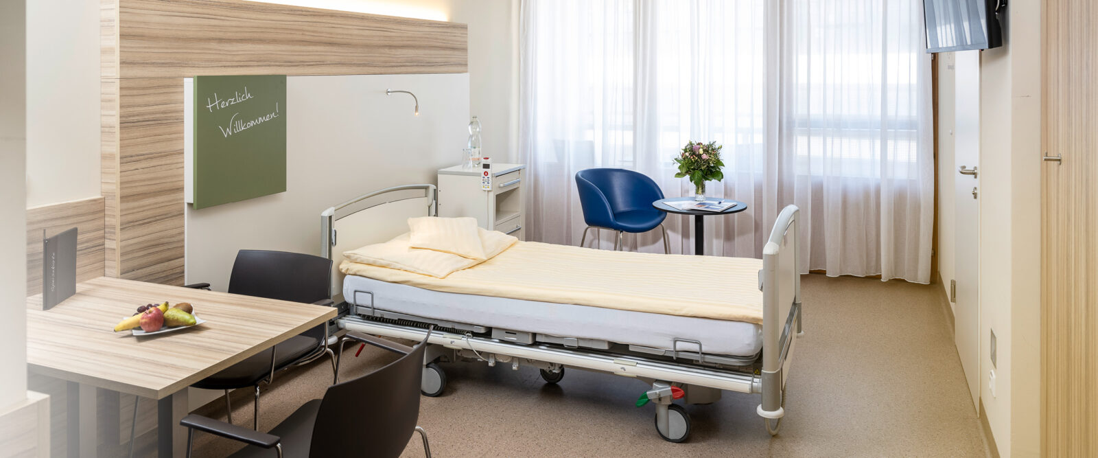 Einzelzimmer in der Klinik Diakonissen Linz